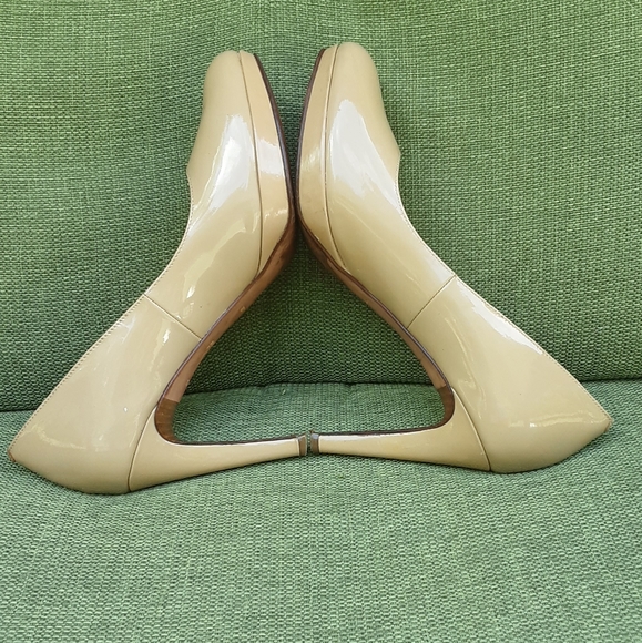 Cole Haan/Nike Air patent leather platform heel. - Picture 6 of 9